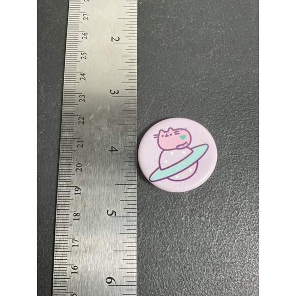 Pusheen Space Cute Cat On Saturn Button Pin With Heart - Picture 4 of 4